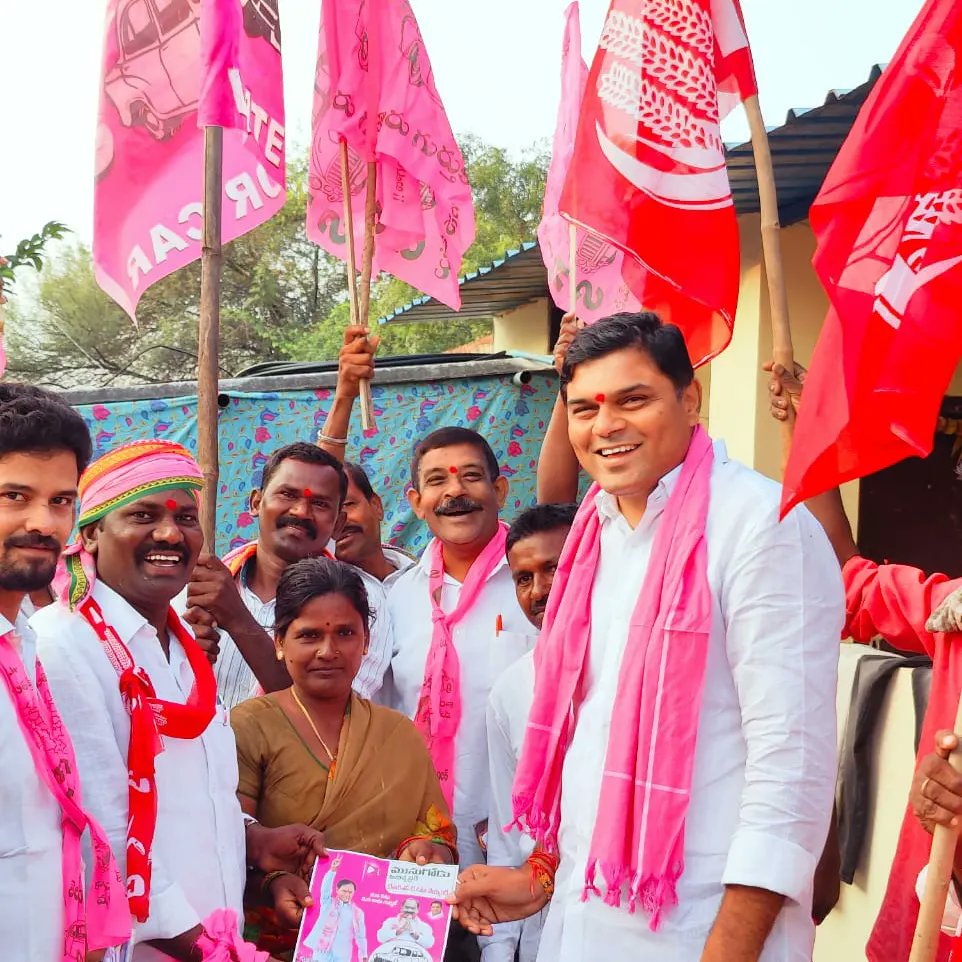 rao_vijith's tweet photo. మునుగోడు ఉప ఎన్నికల్లో భాగంగా నాంపల్లి మండలం శుంకిశాల గ్రామంలో టీఆర్ఎస్ పార్టీ అభ్యర్థి కూసుకుంట్ల ప్రభాకర్ రెడ్డి గారి ని కారు గుర్తుకు ఓటు వేసి గెలిపించాలని ఇంటింటికి తిరుగుతూ ప్రతి ఒక్కరినీ కలుస్తూ ప్రచారం చేయడం జరిగింది.

#VoteForCar #MunugodeWithTRS #TelanganawithKCR https://t.co/mMjVrPJ4ip