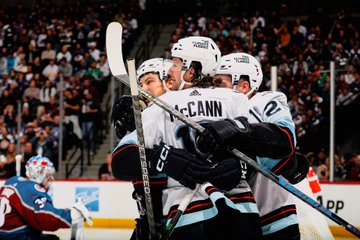 Jared McCann celebrates a goal with his teammates