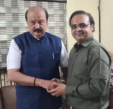 PurohitPrerak's tweet image. કાર્યકર્તા માટે હંમેશા તૈયાર રહેતા @purneshmodi શ્રી ને જન્મદિનની ખુબ શુભેચ્છા #HBDPurneshModi24x7 💐💐