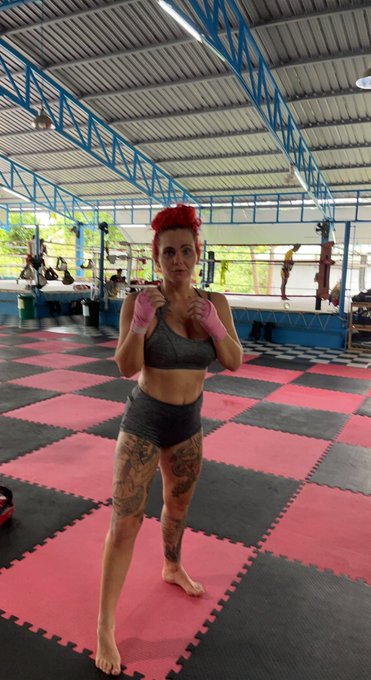 Thailand by day   V   Thailand by night https://t.co/E59yebcTW2 https://t.co/UiraZUv248