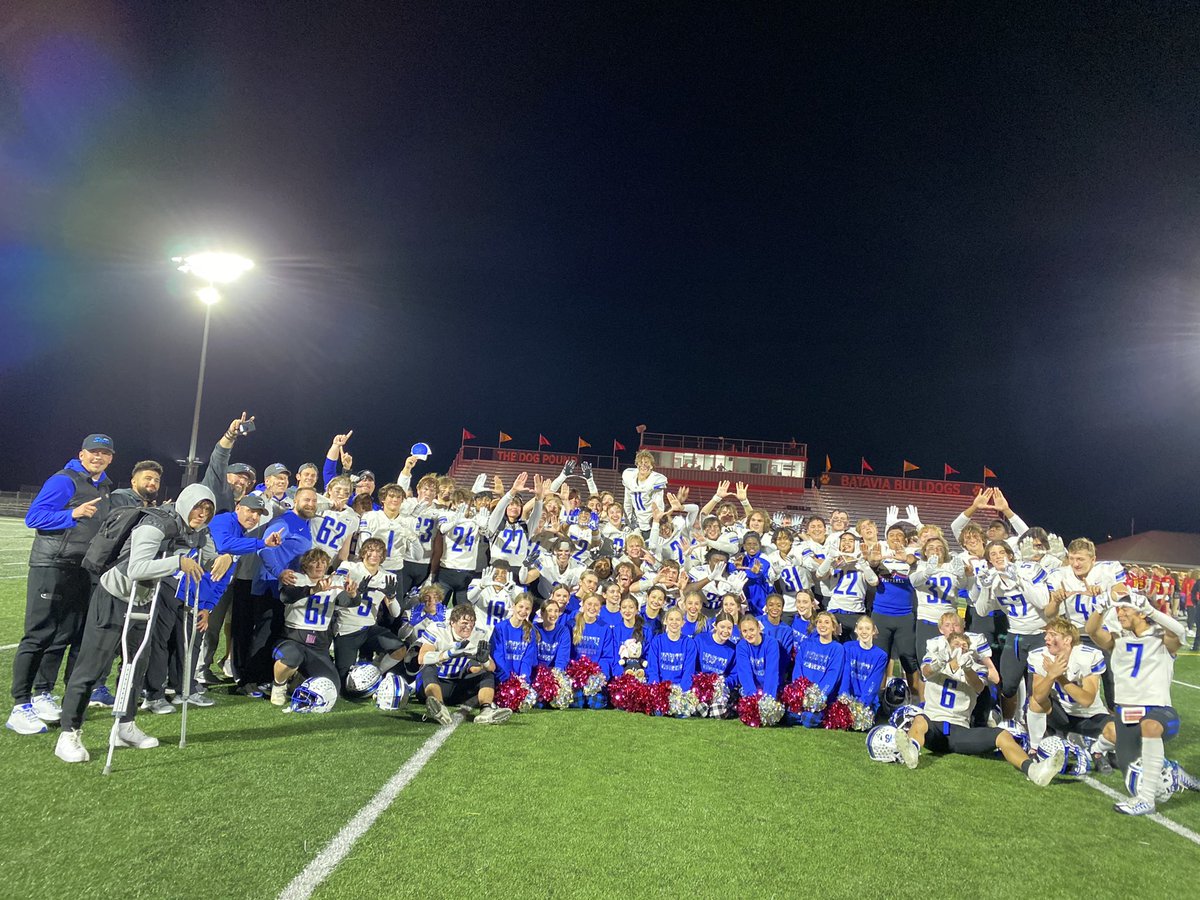 SCN_Cheer's tweet photo. Just a picture of us with the DuKane Football Champs - no big deal 🏈⭐️📣@SCNFBOFFICIAL 🏆 https://t.co/I3UxOICjwo