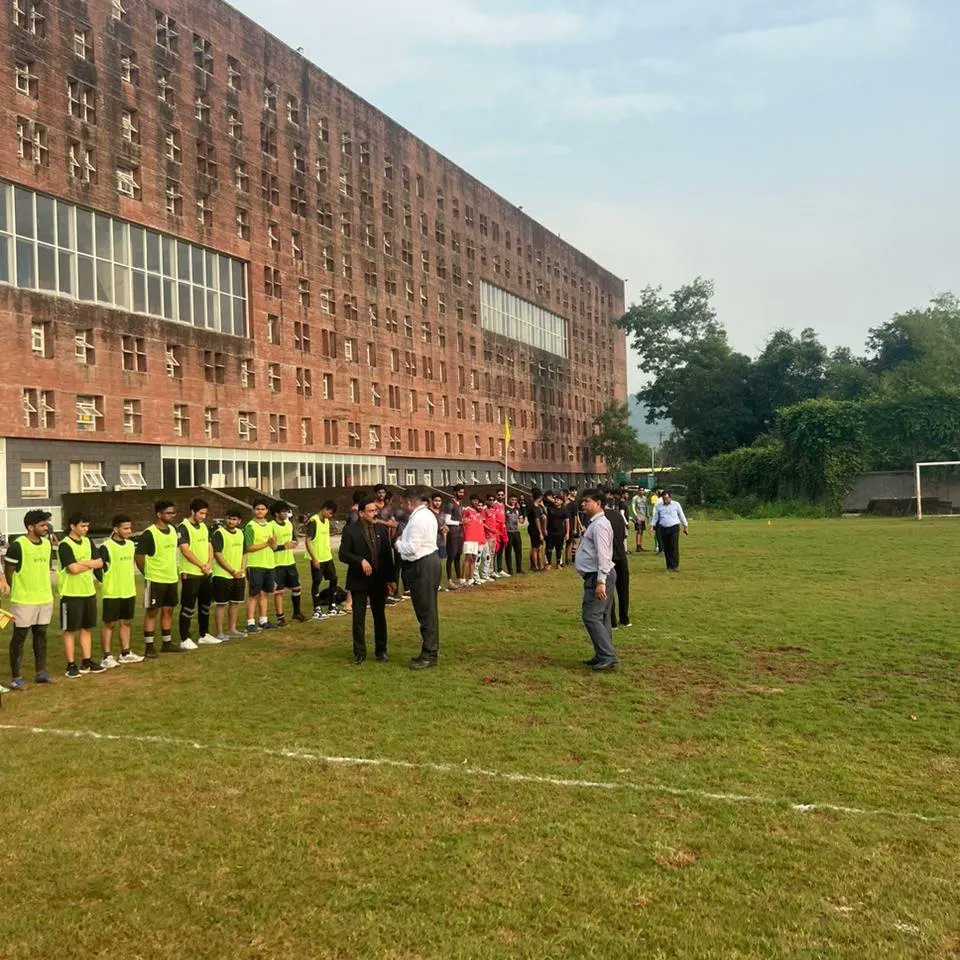AmityUniMumbai's tweet photo. Inauguration of the Amity Soccer League 2022
#AmitySports #AmiSports #AmiCommunity #AmityUniversityMumbai #AmityEvent #SportsEvent #Soccer #Playfulness #AmitySoccer #AmityPlaying https://t.co/3zyQ2ABBRh