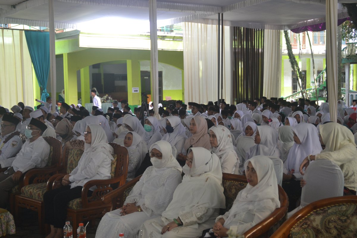 bakesbang's tweet photo. #NawakNgalam Sinergitas dan kolaborasi Penguatan Ideologi Pancasila dan Wawasan Kebangsaan, Bakesbangpol Kota Malang dengan BPIP dan Yayasan Pendidikan Islam dan Pondok Pesantren Hidayatul Mubtadi'in dalam rangka peringatan Maulid Nabi dan Hari Santri Tahun 2022 https://t.co/FW6BxDpDNn