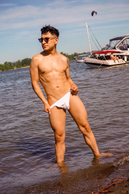 Missing summer days ☀️ @SHOPjjmalibu @alejandroxwood1 ???// https://t.co/uWDh7G5IIm 

⁃10% off the next