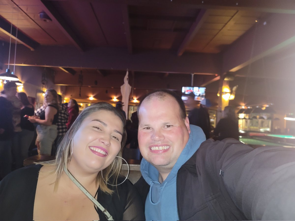 frankiemacd's tweet photo. a Fan of mine just got in a picture taken with me just now https://t.co/mOVMCZ4rLC