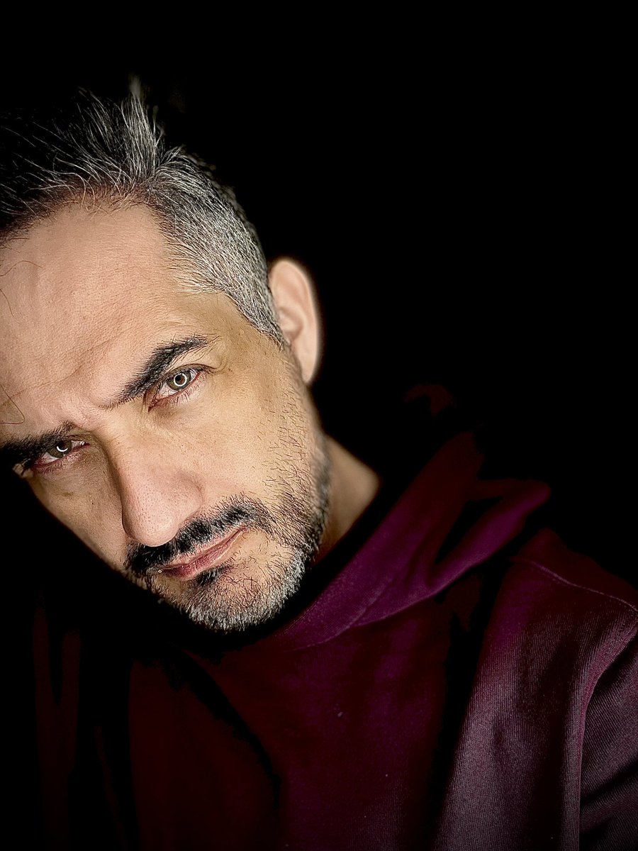 carlospulido_mx's tweet photo. Octubre 21, 2022.#yo #me #selfie #greeneyes #48yo #grayhair #anxiety #depression #beard #MentalHealthMatters https://t.co/JdwvL5Wcxe