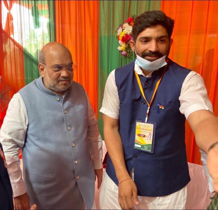nagenderin's tweet photo. देश के यशस्वी गृह मंत्री एवं कार्यकर्ताओं के हृदय सम्राट, अद्वितीय संगठनकर्ता व दृढ़ राजनीतिक इच्छाशक्ति के परिचायक आदरणीय श्री @AmitShah जी आपको जन्मदिन की हार्दिक शुभकामनाएं। 

प्रभु श्रीराम जी से प्रार्थना है कि आप दीर्घायु हों और सदैव स्वस्थ एवं प्रसन्न रहें।
#HBDAmitShah https://t.co/CW0AWjzzmB