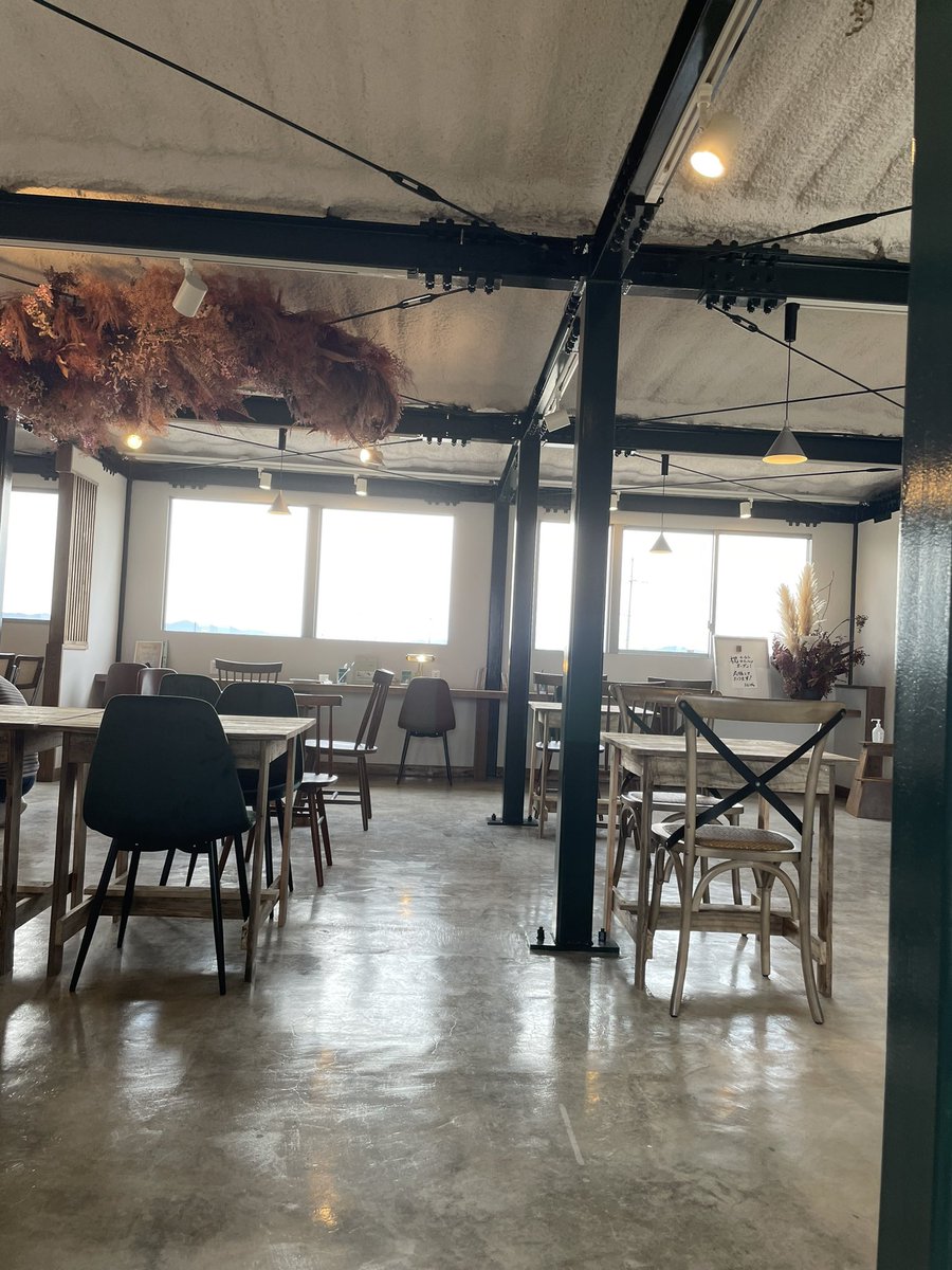 Omochan_510's tweet photo. 宮城県亘理旅〜
1.2枚目は鳥の海の近くのC Cafe!
本日オープン👍
お店がめっちゃオシャレで可愛かった🤍☺️
3枚目ははらこ飯🍚
安達魚店のはらこ飯! お友達イチオシだから買ってみた✌️ 美味しかった👊
#はらこ飯 #亘理 #CCafe #鳥の海 https://t.co/bnsFpgSdUu