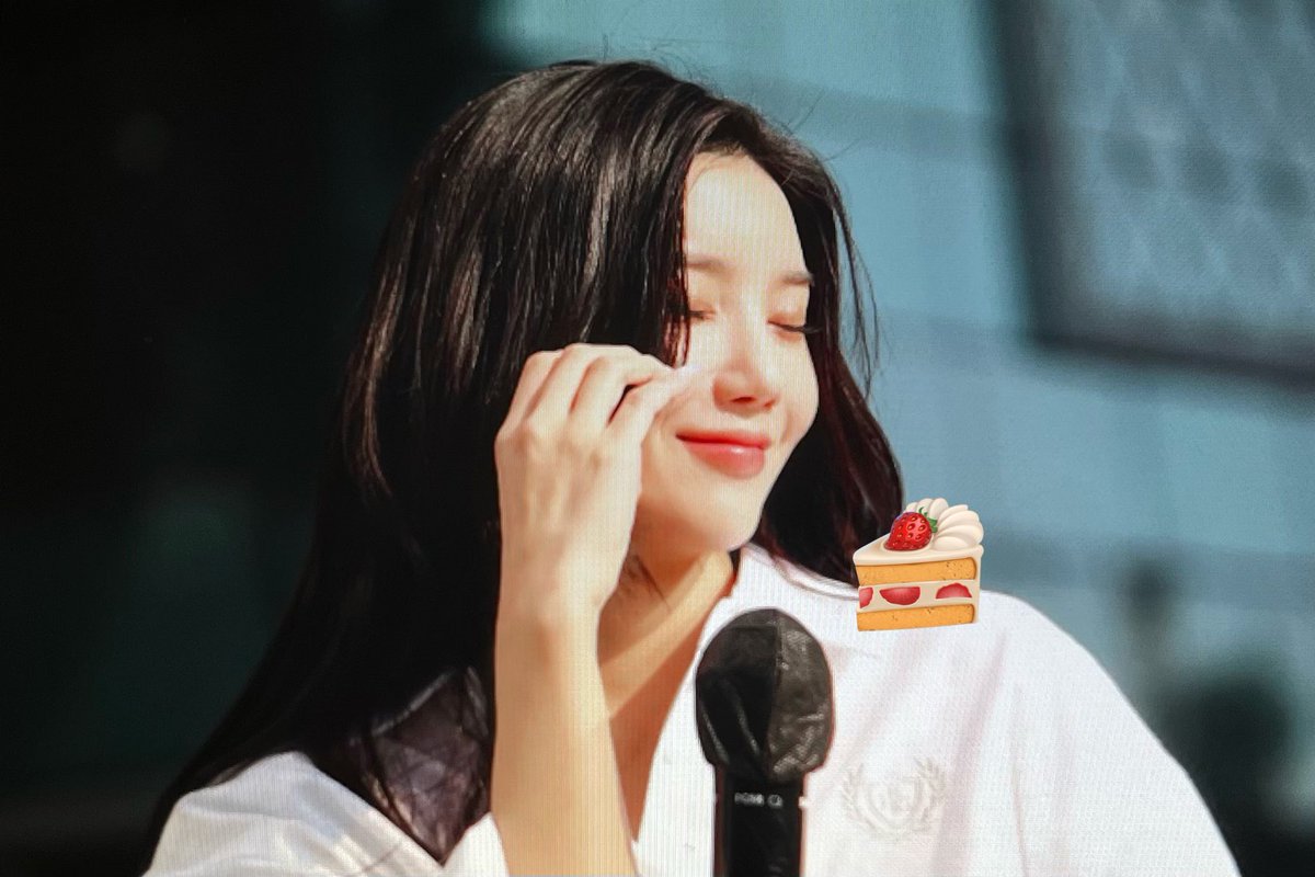 tokkipics's tweet photo. kwon eunbi is effortlessly gorgeous https://t.co/r5pNQu7il5
