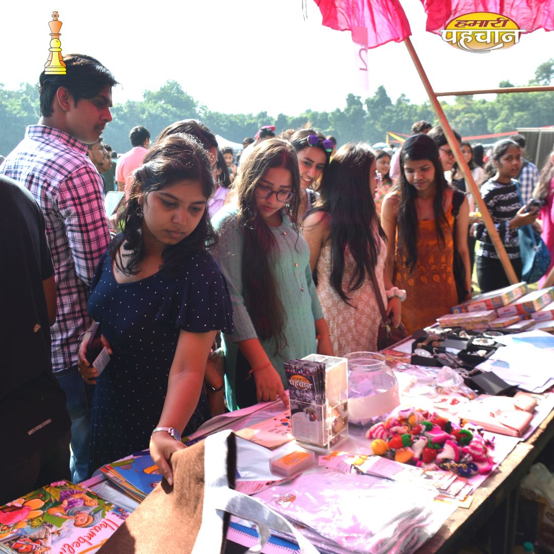 hamaripahchan's tweet photo. Glimpses from the Diwali Mela at Hindu College where women from the adopted slums of Hamari Pahchan NGO showcased their handicrafts and jewellery making skills.

#diwali #diwalidecorations #diwalidecor #photooftheday #picoftheday #help #happydiwali #helpingothers #helpothers https://t.co/Q5XHRU8uL0