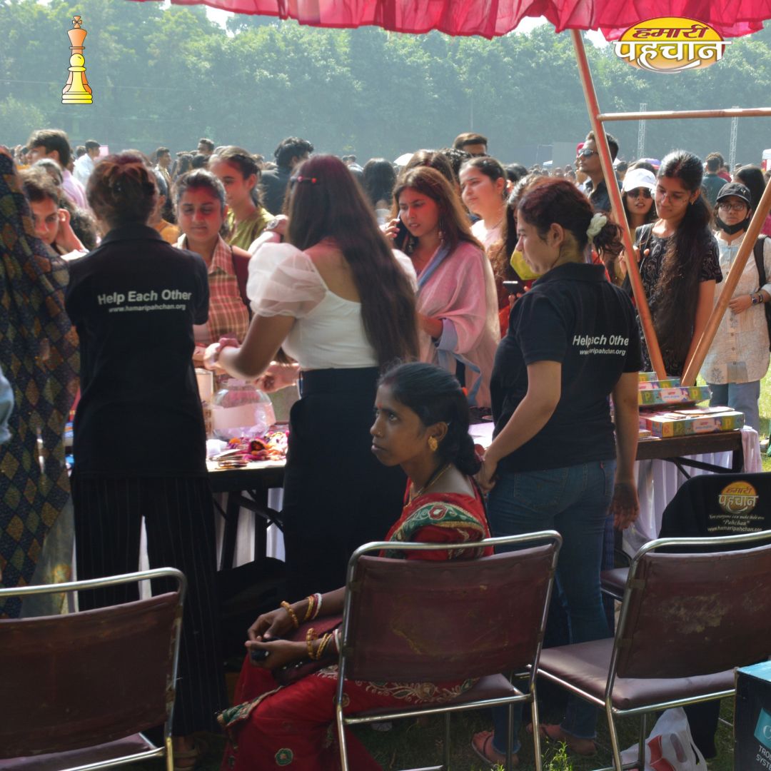 hamaripahchan's tweet photo. Glimpses from the Diwali Mela at Hindu College where women from the adopted slums of Hamari Pahchan NGO showcased their handicrafts and jewellery making skills.

#diwali #diwalidecorations #diwalidecor #photooftheday #picoftheday #help #happydiwali #helpingothers #helpothers https://t.co/Q5XHRU8uL0