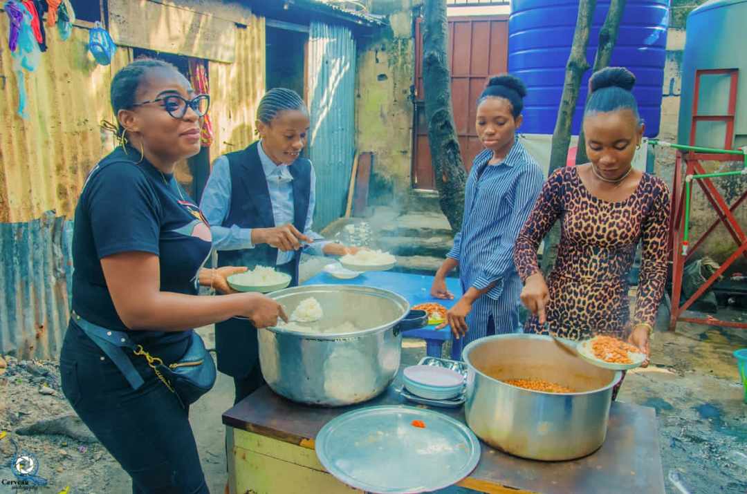 AmbassadeLes's tweet photo. Quand nous partagâmesla nourriture avec les enfants... https://t.co/Abx8JoHqyw