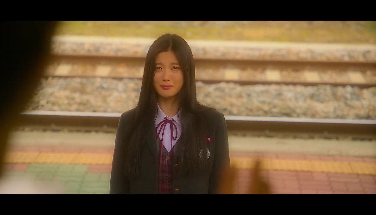kdramacookies's tweet photo. woonho holding it all in to not make bora even sadder is just doing things to my heart 🥹🥹🥹 he still got to give her a slight smile and a wave before he cried it all out when the train started moving 😭 

#20thCenturyGirl https://t.co/1nHIGN860g