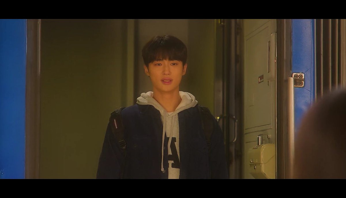 kdramacookies's tweet photo. woonho holding it all in to not make bora even sadder is just doing things to my heart 🥹🥹🥹 he still got to give her a slight smile and a wave before he cried it all out when the train started moving 😭 

#20thCenturyGirl https://t.co/1nHIGN860g