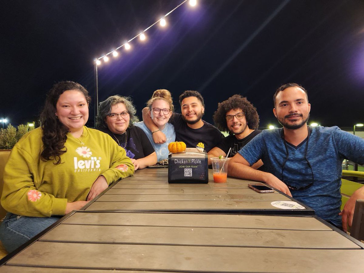 EpiMando's tweet photo. Had a great night just hanging out with some of the other students in my PhD cohort! Here’s to another 4-5 years with these guys! #molecularmicrobiology #immunology https://t.co/xAV2r9wVGj