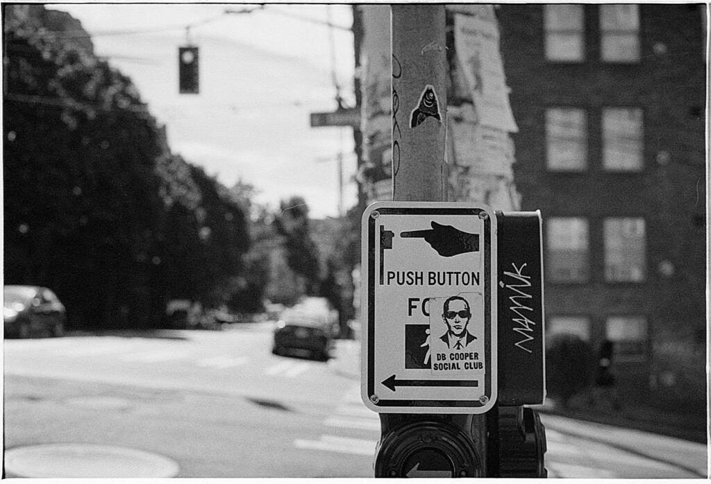 stirwise's tweet photo. DB Cooper Social Club
.
.
#dbcooper #slaps #seattlestickerpatrol #stickerslaps #streetart #pushbutton #analog #film #35mm #monochrome #bandw #hp5 #streetphotography #seattlestreet #leicaclfilm #mrokkor40mm https://t.co/kj8lYrHo9U