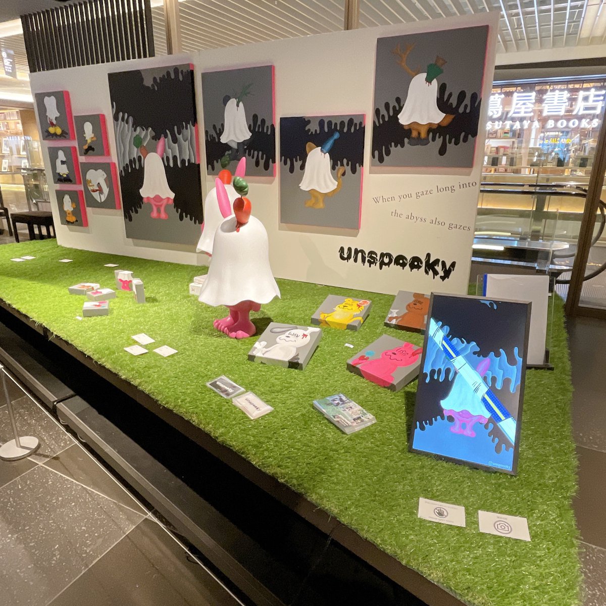 GINZA_TSUTAYA's tweet photo. UNSPOOKY FIRST EXHIBITION
11月6日（日）まで開催！
「不気味な存在に向けた好奇心や恐怖心」をテーマに制作活動をおこなうアーティスト、”unspooky” （アンスプーキー）の「迷走シリーズ」が会場に登場します！

Instagram｜@unspoooky
twitter｜@unspoooky

▶詳細はこちら
https://t.co/QcIRHPJalZ https://t.co/nFxS6BtRdf