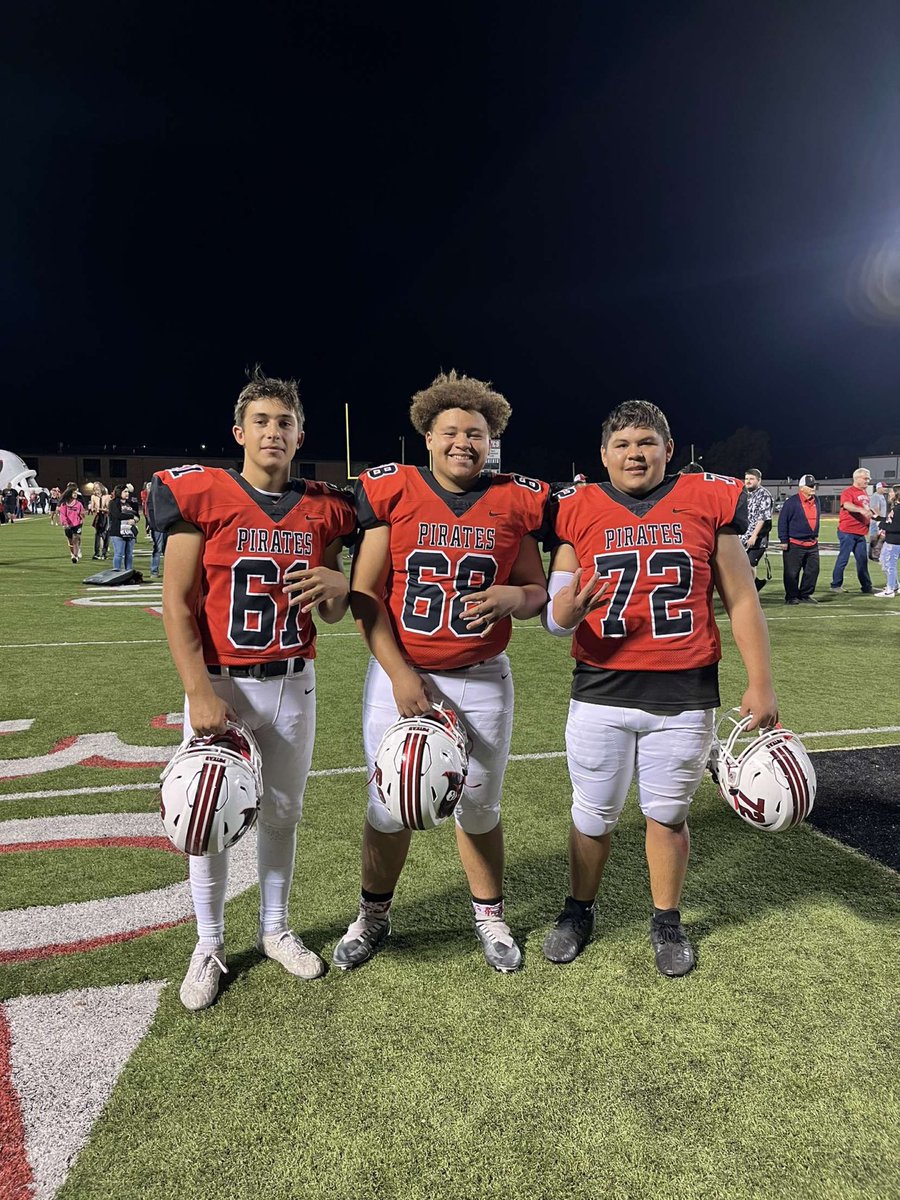 Johnathan_Rauda's tweet photo. Love these guys we a family #wetsunation #poteaupirates #FNL #99or1 https://t.co/dG7UJezA9M