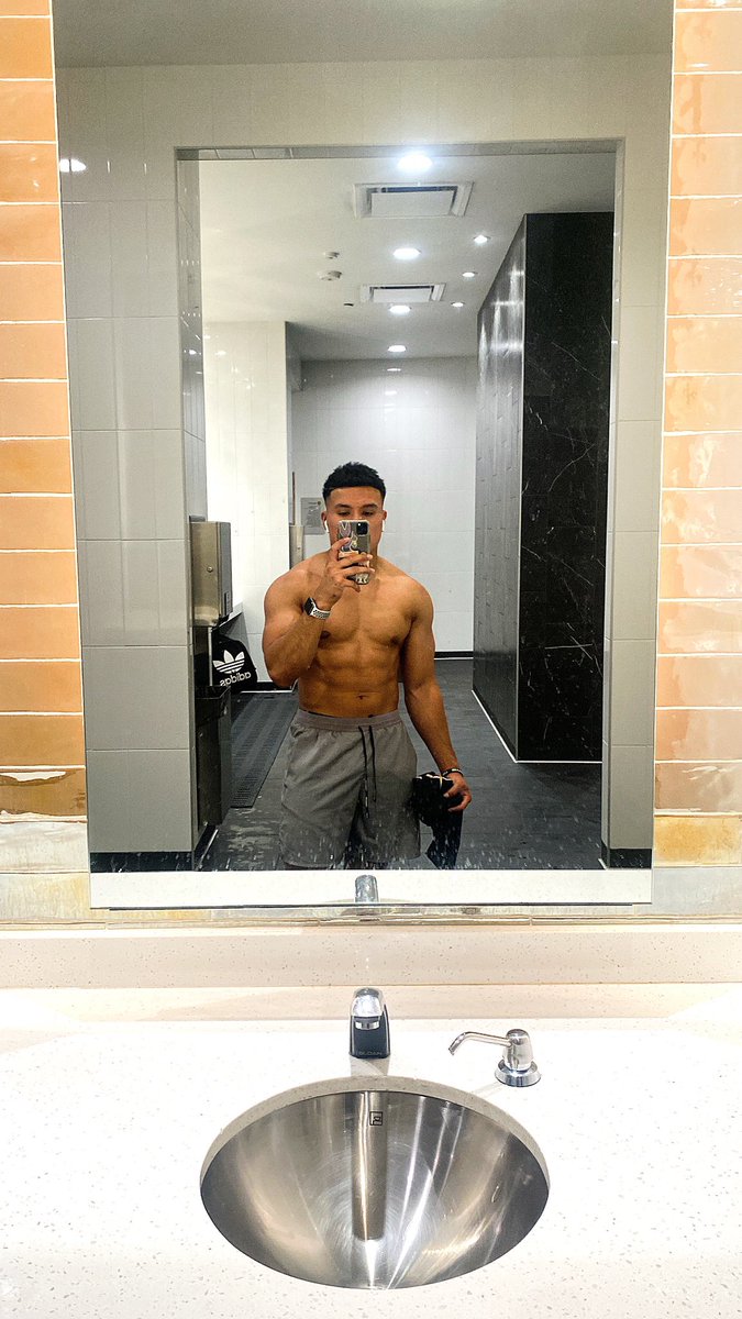 kod__hector's tweet photo. Abs looking nice for escape 🤝 https://t.co/wrniZFToPq