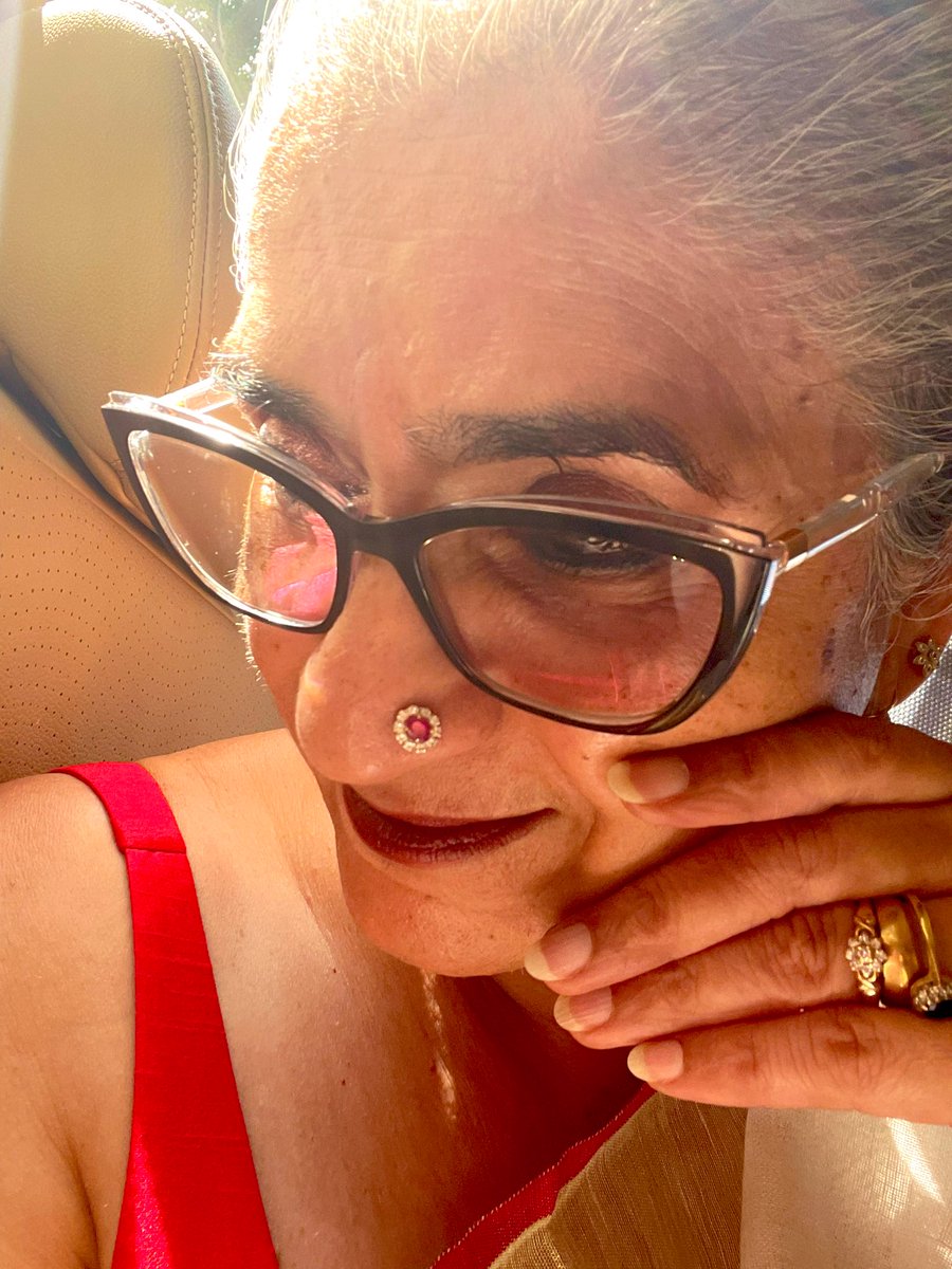 vijivenkatesh's tweet photo. #NosePinTwitter Now that I’ve shot for my scenes in #PachuvumAthbuthaVilakkum I can go back to my favourite #Mookuthi https://t.co/D1PB975pTM