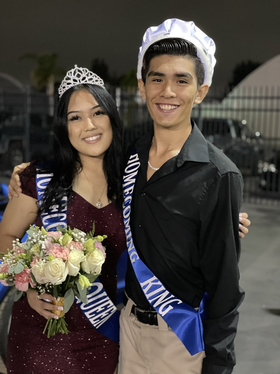 WesternASBMom's tweet photo. Congratulations to our 2022 Western Homecoming King &amp; Queen! https://t.co/uOXYm8qeeo