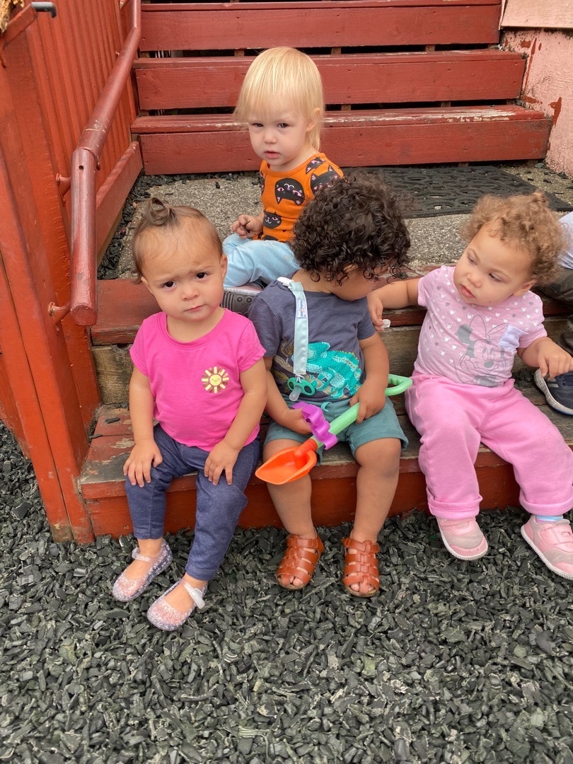 queenlevya's tweet photo. My little human with all the girls.  Haha, so funny. https://t.co/WAPFga09Dl