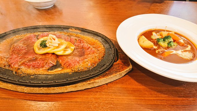 蜂の家さんのとこでビーフシチューとレモンステーキと女王シュークリーム!!!!!! 