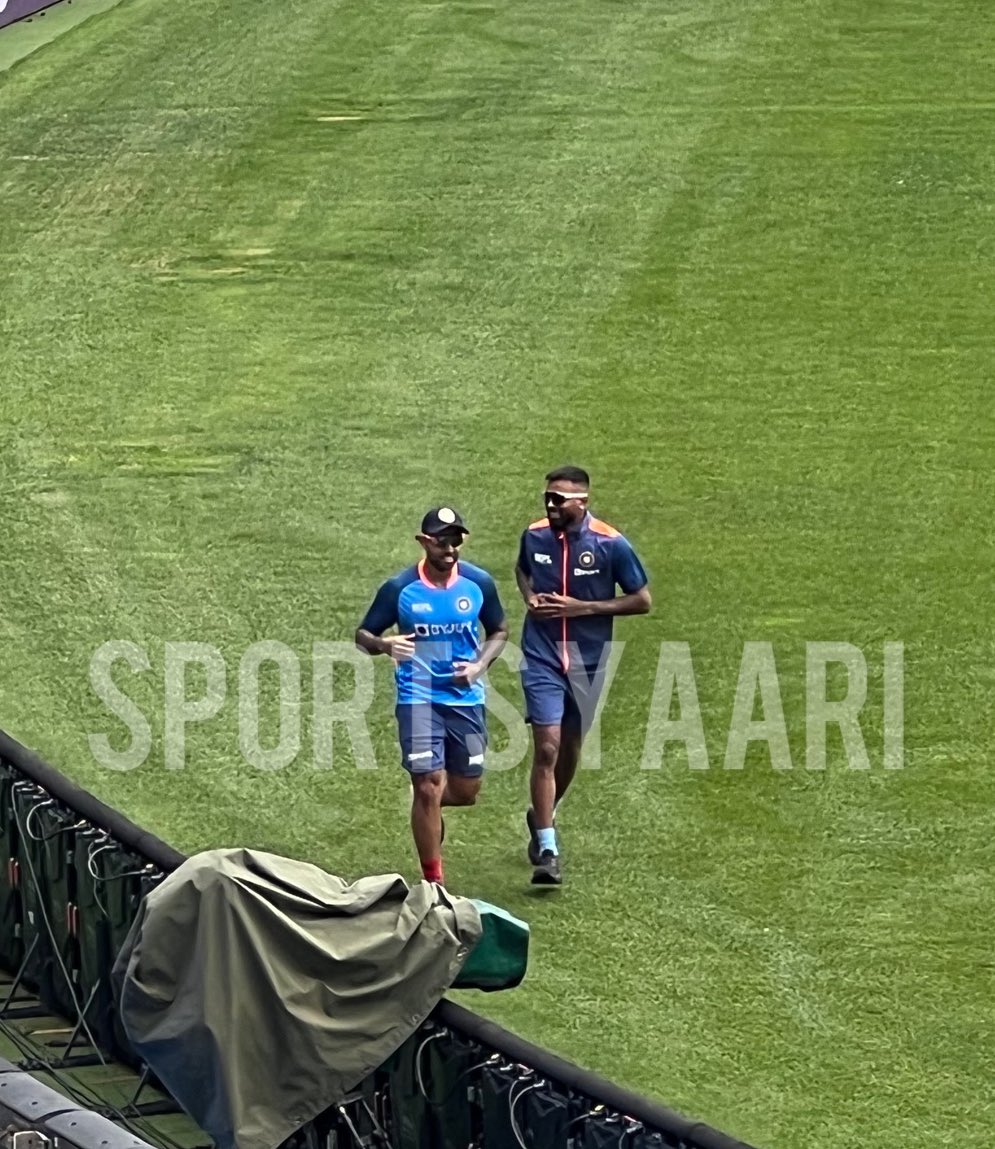 Hardik Pandya & Suryakumar Yadav running drills at MCG 🇮🇳 #SportsYaari