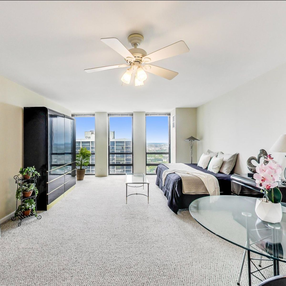 HomePartner's tweet image. OLD TOWN: 😍 SAT 11am-1pm &amp;amp; SUN 12pm-2pm 😍 Rarely Available Studio with Sunset Views.  Popular full amenity building with POOL. DM for more info.   - mailchi.mp/chicagohomepar…