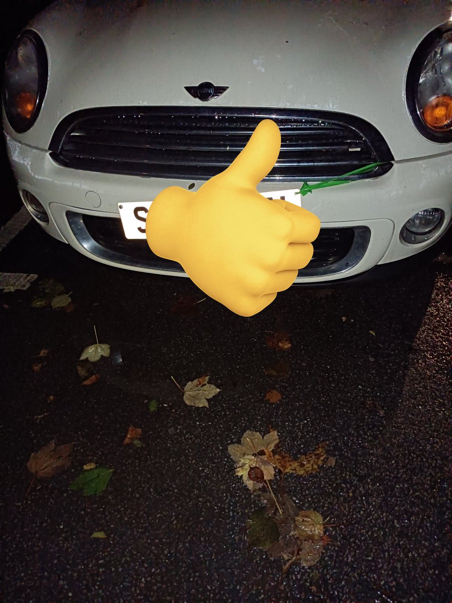 Heading in for work last night and discover this on my arrival whilst tentatively working my way through the biggest flood on station I've ever seen, this is nothing a tourniquet won't fix 🤣🤣 #thinkoutsidethebox #ambulance #shiftworker #BOURNEMOUTH