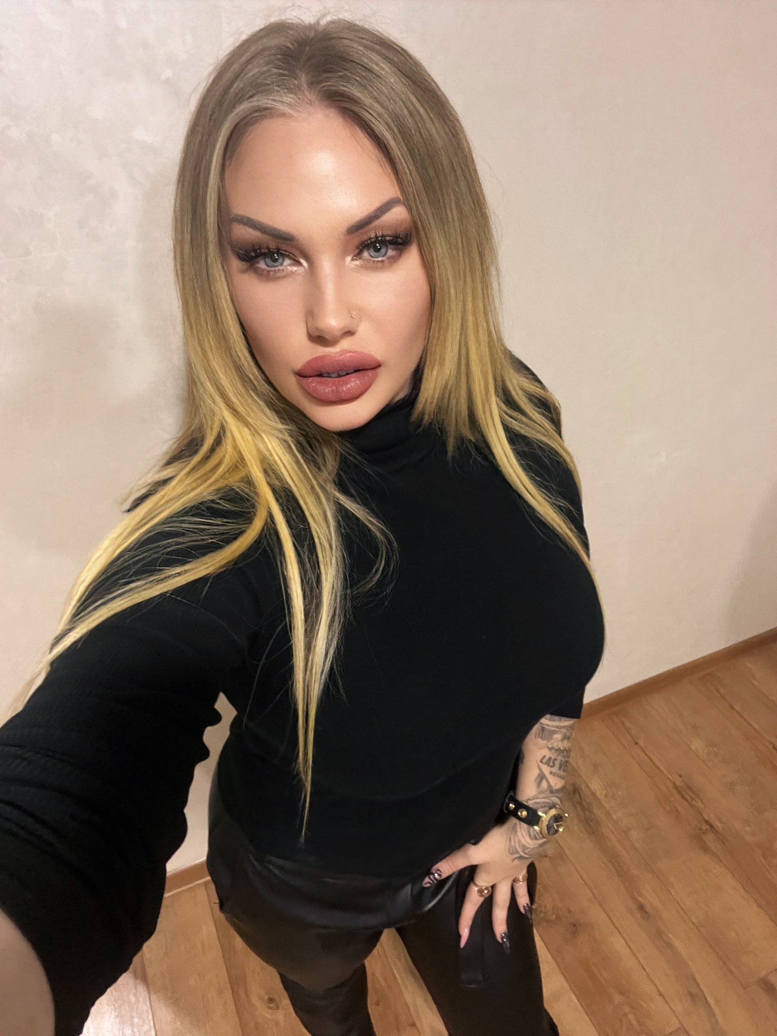 TW Pornstars - 2 pic. 👑 Goddess Misha Goldy 👑. Twitter. If I had a cult