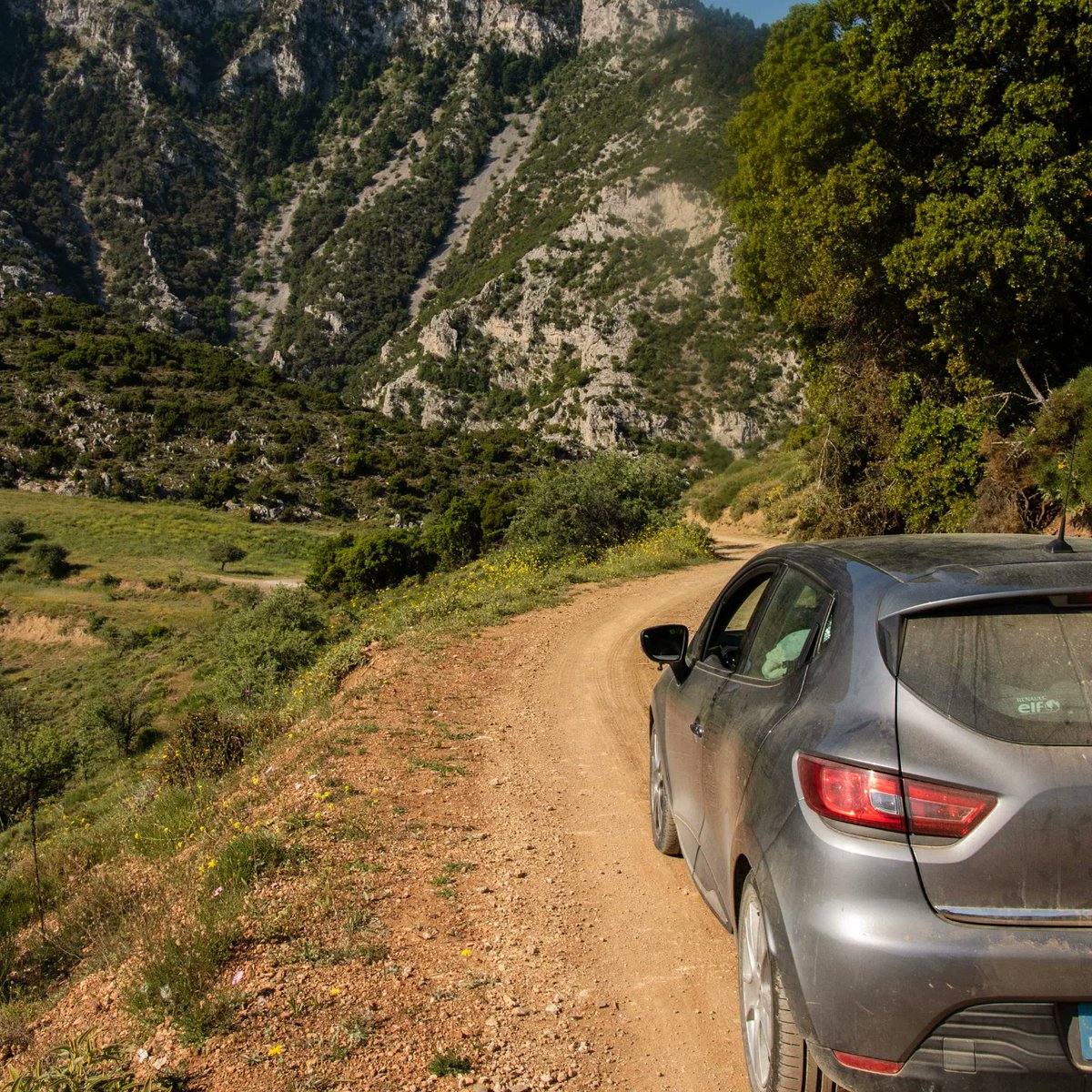 MiyaSacri's tweet photo. J'ai décidé de faire un projets fou, aménagée une voiture citadine pour partir sur les routes un temps indéterminée. Après 6 mois en Europe de l'est je ne regrette absolument pas. Mode de vie simple et enrichissant. Au final, tu es ta propre limite. Franchis la et envole toi. https://t.co/TpT8VM22Rx