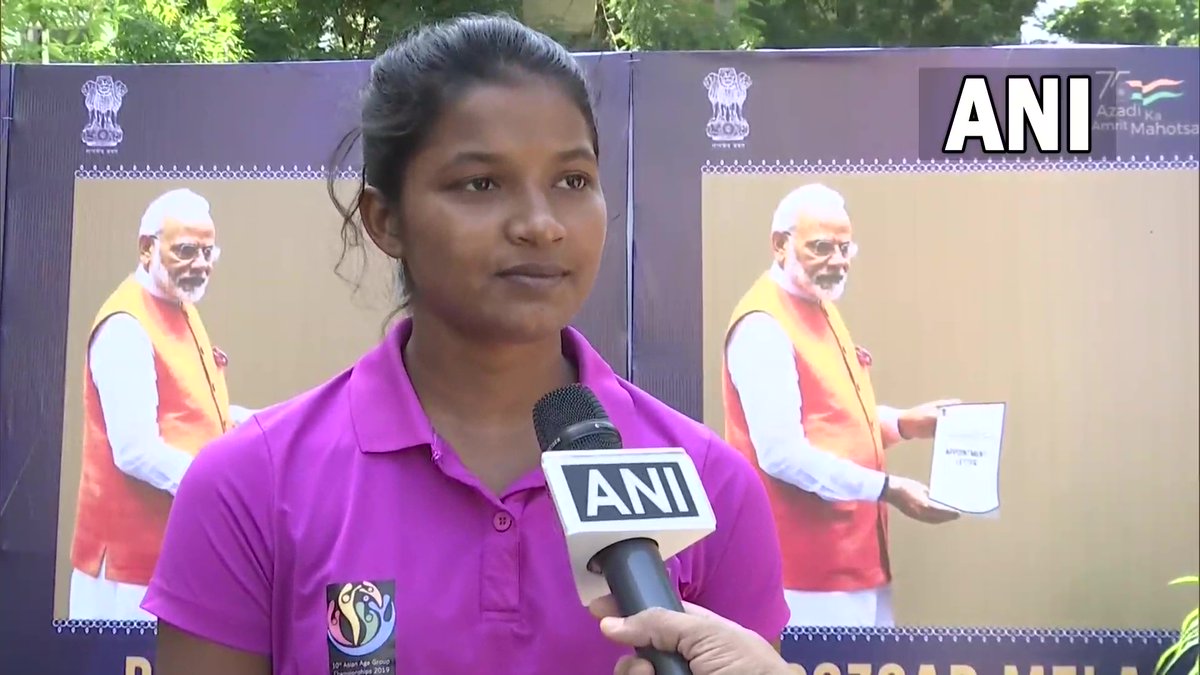 ANI's tweet photo. PM to launch Rozgar Mela for 10 lakh personnel today. Appointment letters will be given to 75,000 appointees today
 
Appointees from Kolkata, WB - Amit, Riya, Antara, Saurav say, "Good initiative. Good drive to chalk out candidates who require jobs. It gives a positive message." https://t.co/LsAYKMD8V8