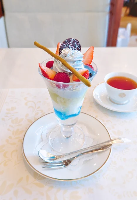 資生堂パーラーの新橋色のパフェ 