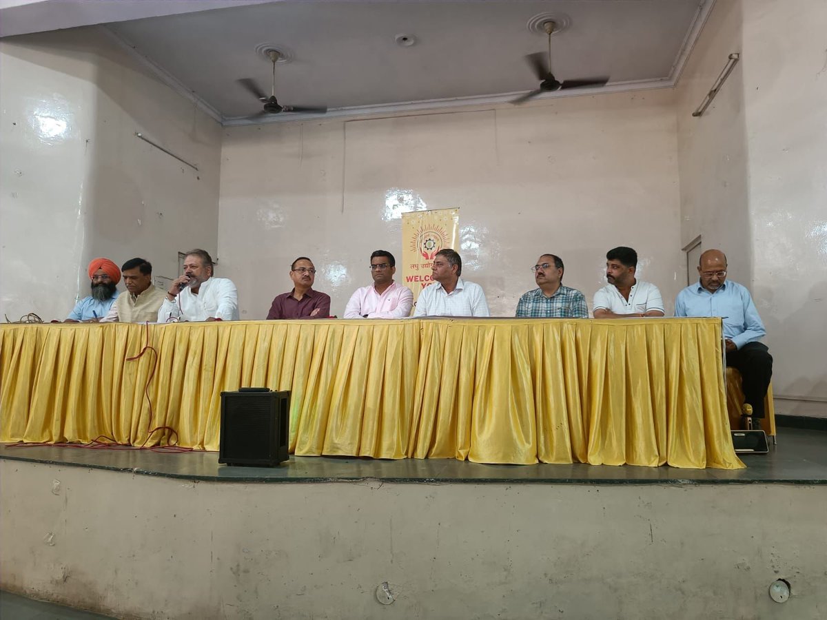 lubindia's tweet photo. #LUB #चंडीगढ़ में उद्योग व व्यापार की समस्याओं के बैठक पर प्रदेश अध्यक्ष,भाजपा चंडीगढ़ श्री अरुण सूद जी ने #LUB के सदस्यों और उद्योगों के अन्य सदस्यों के साथ घोषणा की कि सरकार एक तार्किक समाधान पर काम कर रही है और तब तक सरकारी अधिकारियों द्वारा कोई उत्पीड़न नहीं किया जाएगा। https://t.co/901qIayWm0