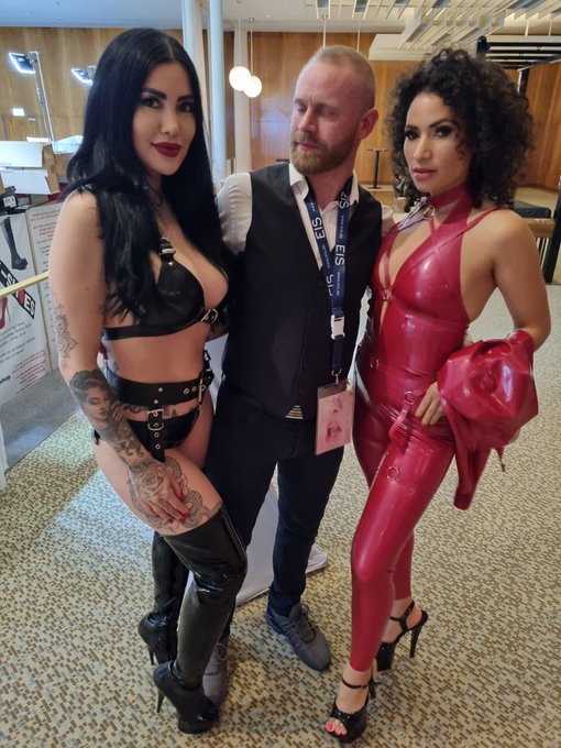 With @BizarrSamantha and @LadySiaki on venusberlin  Hope you had a really good night. Keep in touch https://t<a class="tags" target="_blank" title="On Twitter" href="/?out=eyJ0eXAiOiJKV1QiLCJhbGciOiJIUzUxMiJ9.eyJpYXQiOjE3MjE0OTc2OTcsImlzcyI6InR3cG9ybnN0YXJzLmNvbSIsIm5iZiI6MTcyMTQ5NzY5NywiZXhwIjoxNzUzMDMzNjk3LCJyZWRpcmVjdF91cmwiOiJodHRwczovL3R3aXR0ZXIuY29tL0JpemFyclNhbWFudGhhIn0.HpPiG7Bu7V097kowod7HtfGKNwIEDjZWatPtA0GDFZ0-s3Q7zX6e2gk8-KKQHURrM4UTvwLyN1Og7JouZSPX9w">@BizarrSamantha</a><a class="tags" target="_blank" title="On Twitter" href="/?out=eyJ0eXAiOiJKV1QiLCJhbGciOiJIUzUxMiJ9.eyJpYXQiOjE3MjE0OTc2OTcsImlzcyI6InR3cG9ybnN0YXJzLmNvbSIsIm5iZiI6MTcyMTQ5NzY5NywiZXhwIjoxNzUzMDMzNjk3LCJyZWRpcmVjdF91cmwiOiJodHRwczovL3R3aXR0ZXIuY29tL0xhZHlTaWFraSJ9.5xvN6V4hVDSypDheZfbPymlVbJPJBc3YsX2KIe4USFmnLy4eM_YRAYqLi66OFZCwjMpFwItvUSQjwcxvpE5J9Q">@LadySiaki</a><a href="/tag/stockholm"class="tags"><span>#stockholm</span></a>