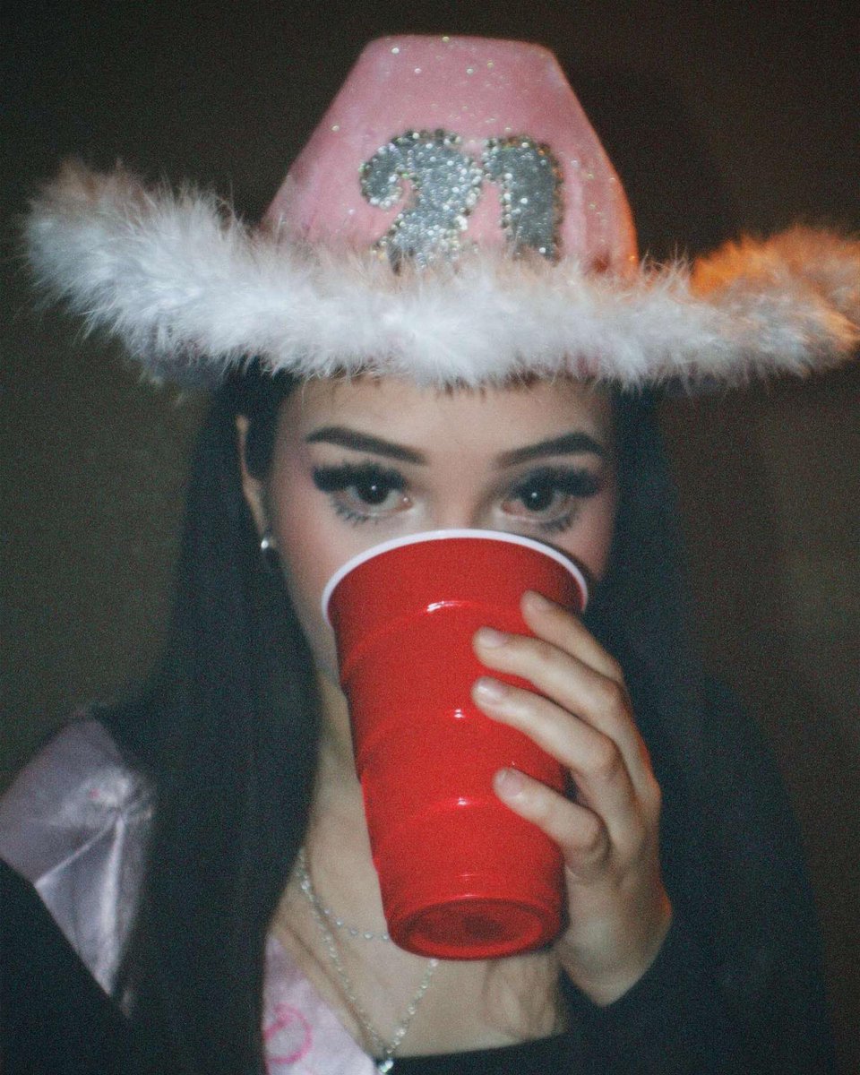 pvredes's tweet photo. 21 on the 21st 🥂 https://t.co/gKf3DgWLeY