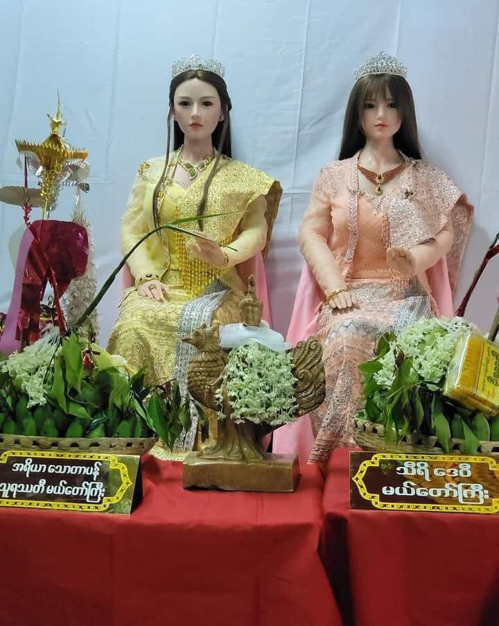 Khithitofficial's tweet photo. တရုတ်ထုတ် လိင်ဖျော်ဖြေရေးအရုပ်မ ၂ ခုကို မယ်တော်ကြီး ဟုအမည်တပ်ကာ ရွှေတိဂုံစေတီတော်ကားပါကင်တွင် လူအများ၏ ကန်တော့ခံနေမှု လူမှုကွန်ရက်မှုတွင် ဝေဖန်မှုများမြင့်တက်
Read more-> https://t.co/rNRja9cIU8 https://t.co/LH8xJYL600
