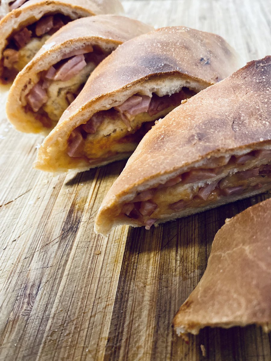 It’s a cold, rainy Saturday…Stromboli anyone?  One of my favourite things to make on the weekend!  Think rolled up pizza… My challenge is to try and not eat it all 😬

<a href="/FoodiePeakers/">FoodiePeakers</a> #peaker #aussiepeaker <a href="/MyPeakChallenge/">My Peak Challenge</a> #foodshots #mypeakchallenge #saturday