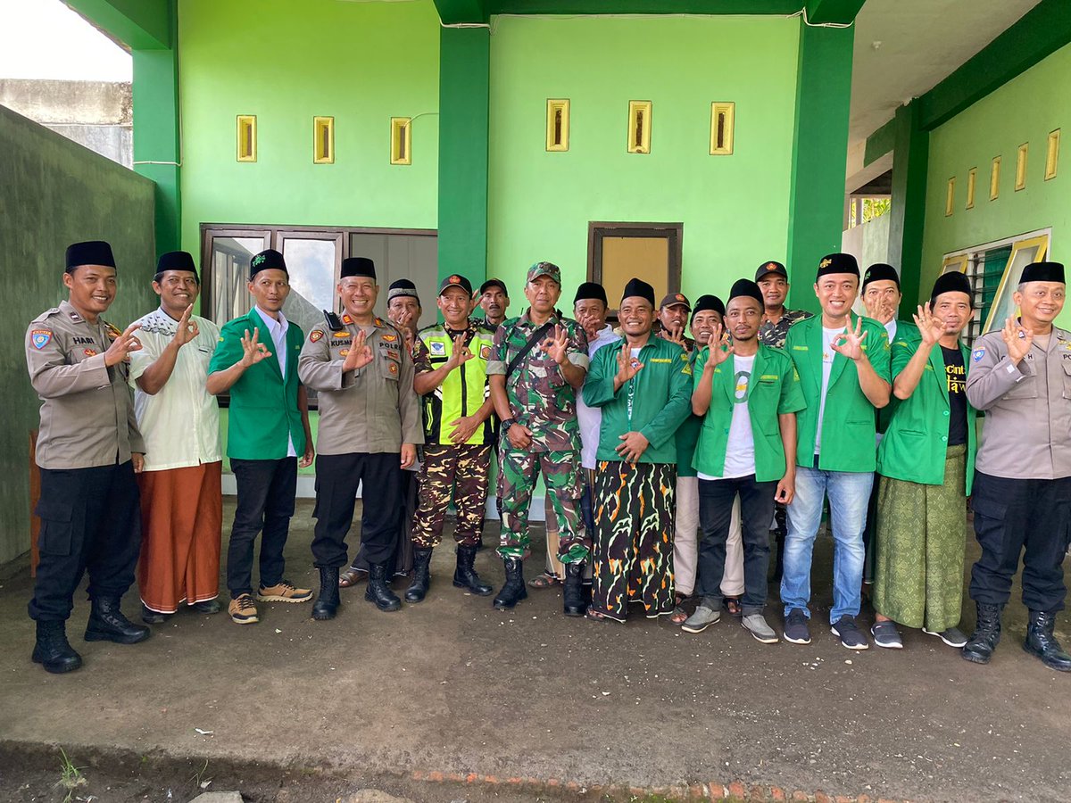 ansorbwikota's tweet photo. HSN 22 OKTOBER 2022

Media resmi PAC GP Ansor Banyuwangi
Instagram: ansorbwikota
Twitter: ansorbwikota
Facebook: GP ANSOR Banyuwangi KOTA
Youtube: ansorbwi kota

#pcnu #mwcnu #isnu #ipnu #lppnu #gpansor #banser #muslimat #fatayat https://t.co/ISsSKiTwYy