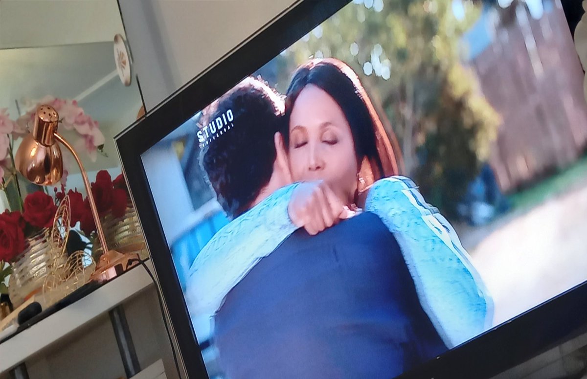 Bla9k's tweet photo. @itsKARY_ So weird I saw this while watching her! What a coincidence 🤣🤣🤣🙈 https://t.co/rzBPYQWiLz