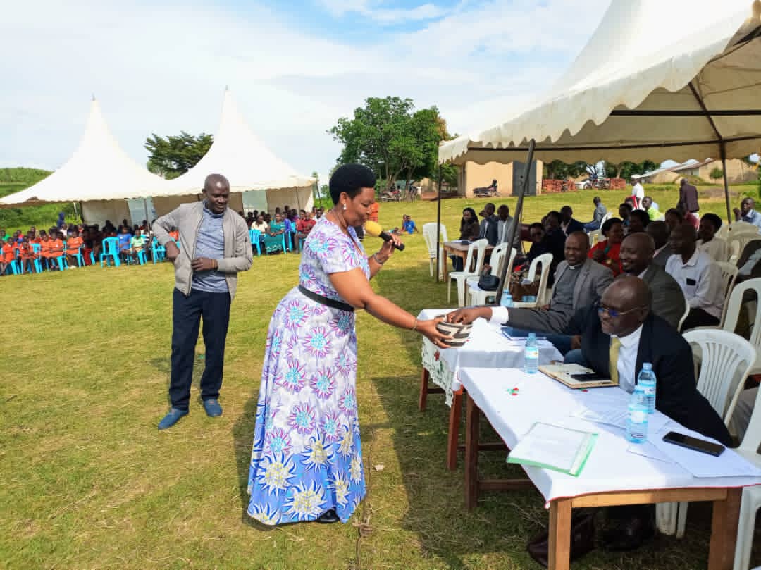 Tayebwa Herbert (@tayebwaherbert5) on Twitter photo Yesterday I was at Kabushwere primary school fundraising as the guest of honor,I would like to thank my colleague <a href="/JovaniceTRO/">Jovanice Rwenduru,MP</a> and our fellow leaders who joined me to make the function very successful. Yesterday I was at Kabushwere primary school fundraising as the guest of honor,I would like to thank my colleague <a href="/JovaniceTRO/">Jovanice Rwenduru,MP</a> and our fellow leaders who joined me to make the function very successful.