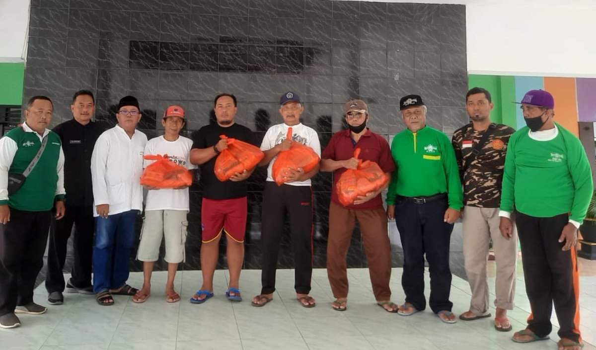 ansorbwikota's tweet photo. Ansor BWI Kota Peduli, pasca banjir https://t.co/NZ0nmM6enW