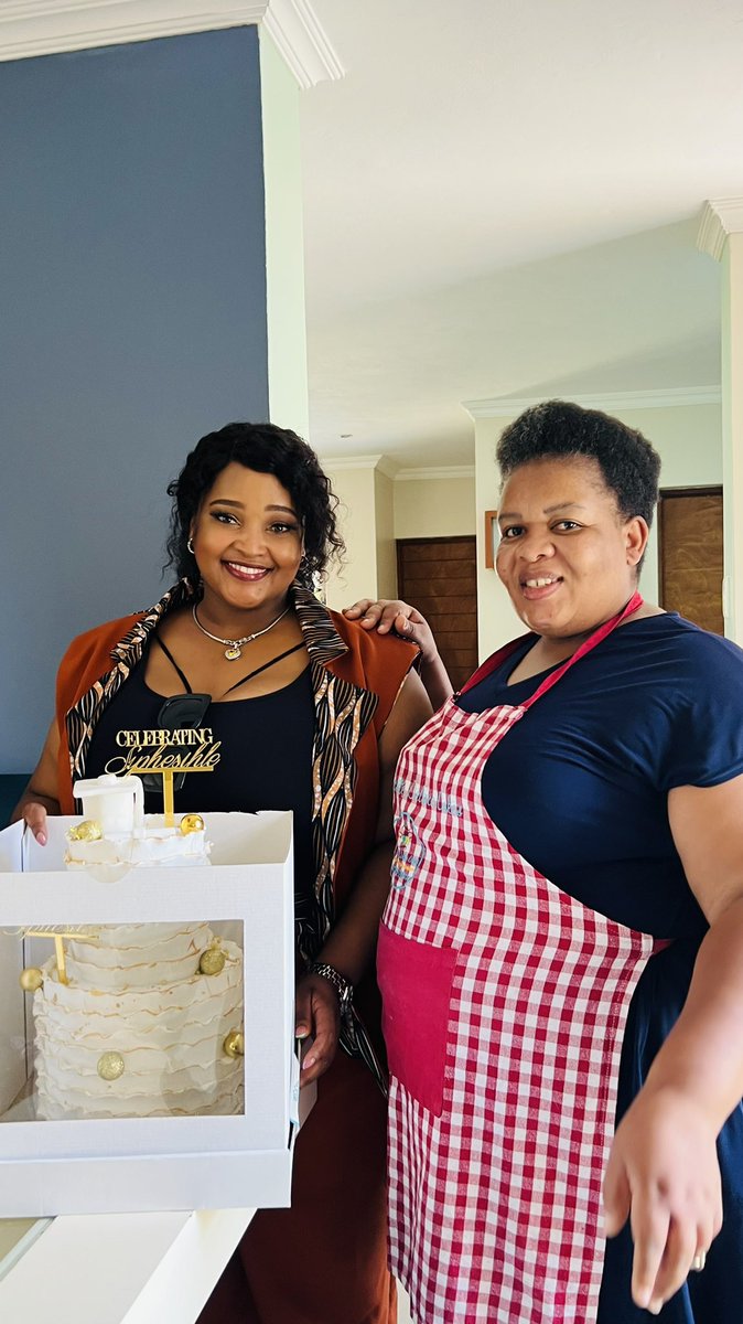 Exquisitedeluxe's tweet photo. Thank you for blessings our cake studio with your presence #cakes #cakedecorations https://t.co/RbfDFBSlFi