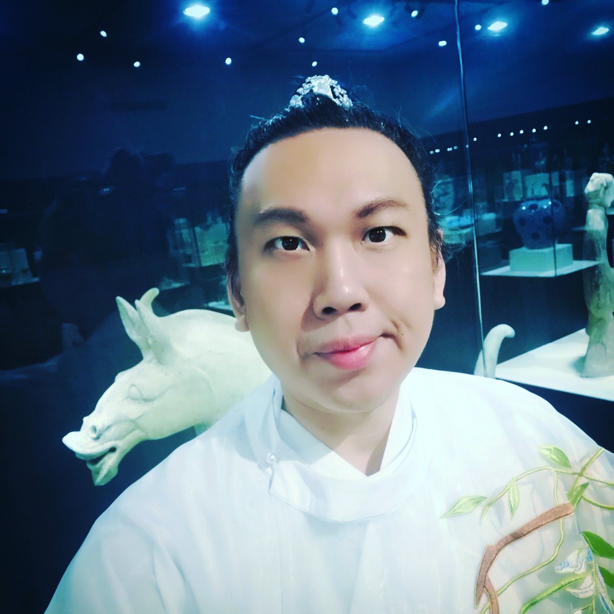 ChasteGaymer's tweet photo. New gallery/exhibit at the rebranded refurbished Fort Canning Centre!
#Hanfu #HanChinese #HanClothing #EthnicHan #Ethnicwear #ๆฑๆ #ๆฑๆๆๅ #ๆฑๆ็ทๅญฉ #ๅๆดๅๅค #่ดๆๅฅณ็ฅ #ๆฑๆๆฐๅ ๅก #ๆฑๆๅๆด #SgHanfu #SgHanfuDude #Sg๐ธ๐ฌ #SgHeritage #SgHistory #FortCanning๐ธ๐ฌ https://t.co/Y3RkIyTaYC