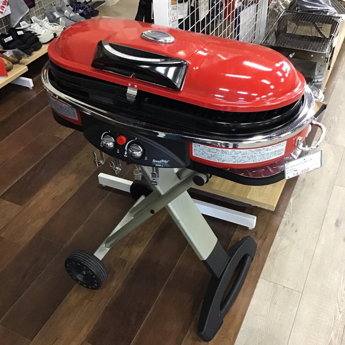 mountaincity_f's tweet photo. 手軽に多彩な調理が楽しめる、人気モデルの本格的ガスバーベキューグリル🎪

★税込14,300円　※キレイ目です。

#コールマン #coleman #ロードトリップグリル #lxe-jⅡ #ツーバーナー #バーベキュー  #キャンプ #キャンプ道具 #キャンプ用品 #キャンプギア https://t.co/EGtlavsPVj