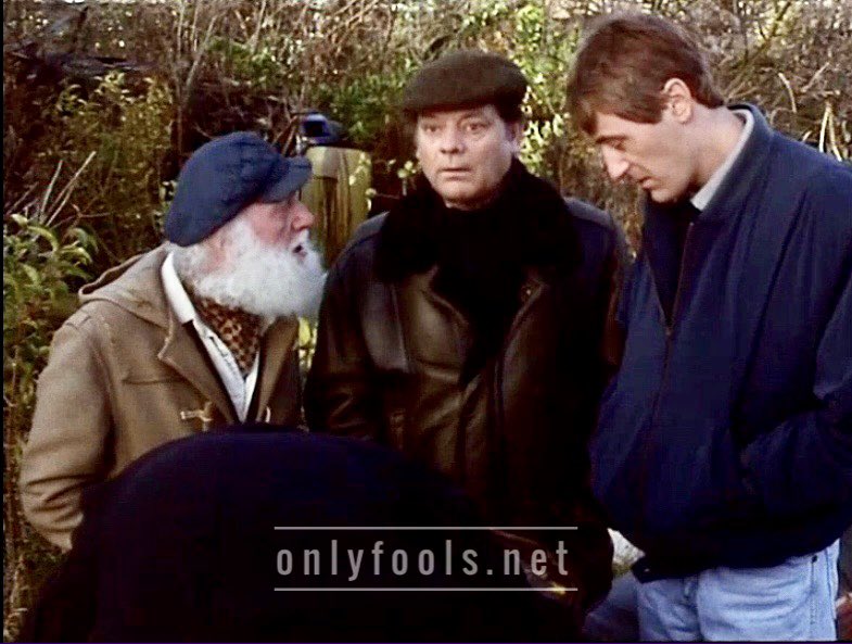 onlyfoolsnews's tweet photo. “Its some sort of yellow stuff” https://t.co/DVyvEhwS4N