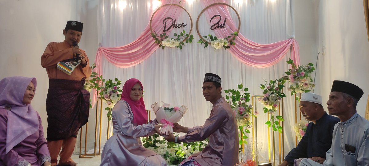 Zabur_Anjas's tweet photo. Dea &amp; Zul menunggu hari H.. 

Semoga diberikan kelancaran  dan kemudahan menuju pelamin https://t.co/Ko0KQjzEzt