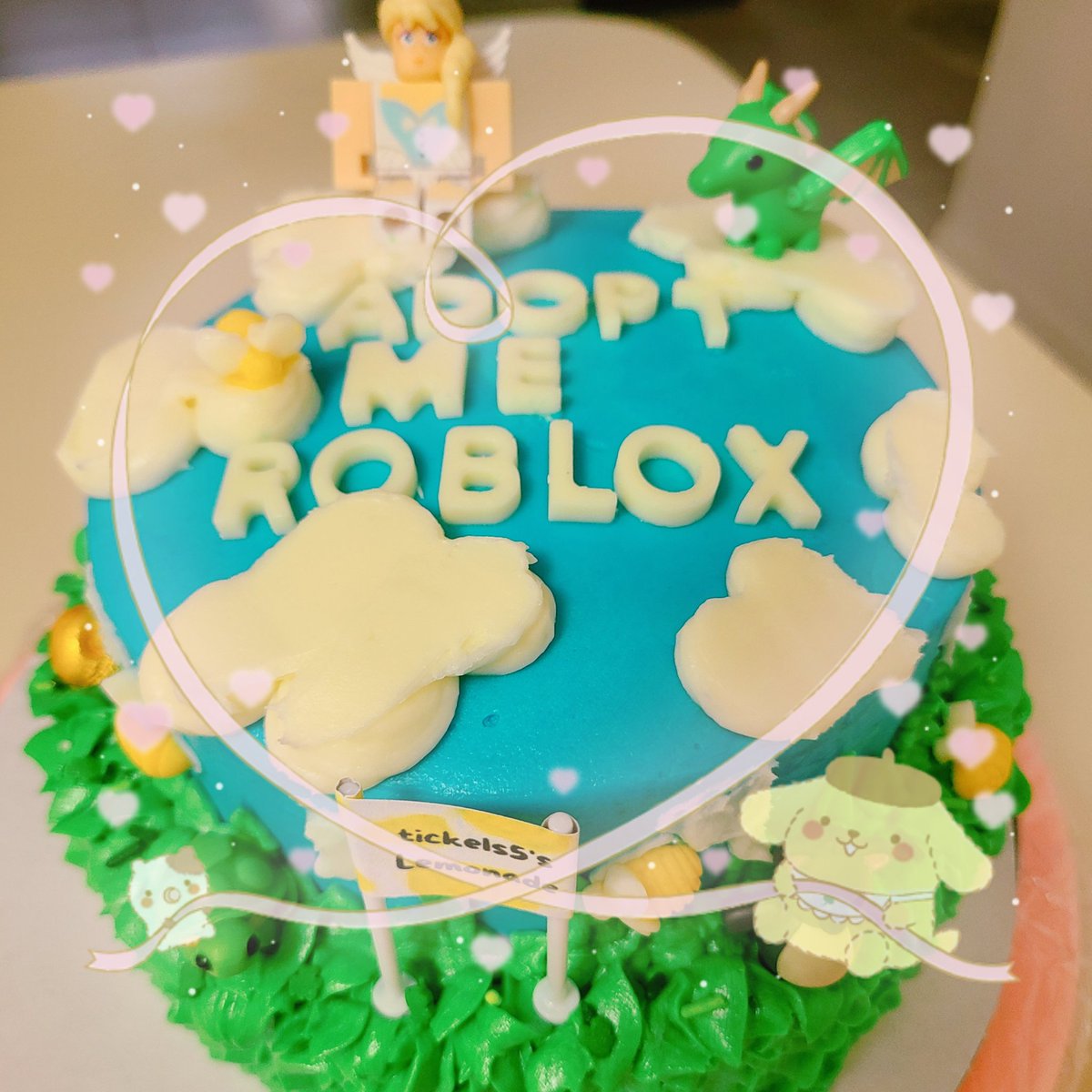 NinasNumNums's tweet photo. ˚ʚ cake I made for my little brothers bday🥰💖 ɞ˚
~°♡°~
˚ʚ🌸ɞ˚
( \ / )
(„• ֊ •„)・・‿︵‿୨ tags ୧‿︵‿
#roblox #robloxgame #pet #robloxgames #cake #adoptme #frosting #icing #baking #adoptmeroblox #robloxadoptme #bakingcore #cute #kawaii #kawaiiaesthetic #sanrio https://t.co/bJNum4RIQT