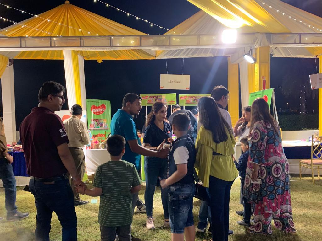 maalanafoods's tweet photo. #MaalanaFoods #FestiveSeason #Celebrations ๐
Golden Moments Of Maalana On This Festive Season. ๐
.
.
.
For business, queries call +91 93170 05000
.
#festival #diwalicelebrations #special #moments #food #Maalana #flavours #Imli #imlicandy #lollipops #lollipops https://t.co/1n42JTh4w3